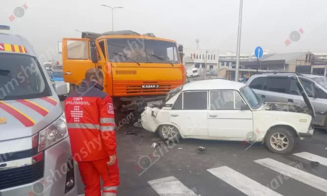 Աջափնյակում բախվել են «KamAZ»-ն ու ՎԱԶ 2106»-ը. կա 1 զոհ, 2 վիրավոր
