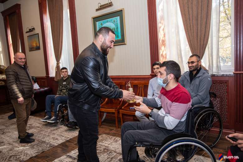 Սիմոն Մարտիրոսյանը Զինվորի տանը նվիրեց իր առաջին գավաթը