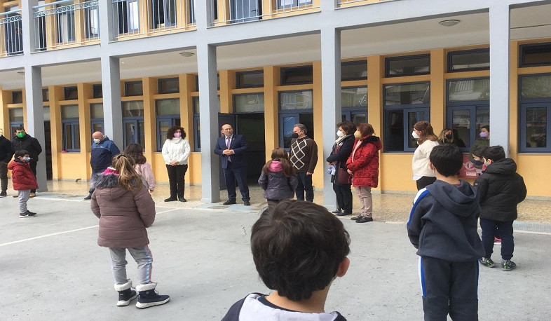 Դեսպան Տիգրան Մկրտչյանն այցելել է Աթենքում գործող հայկական վարժարաններ
