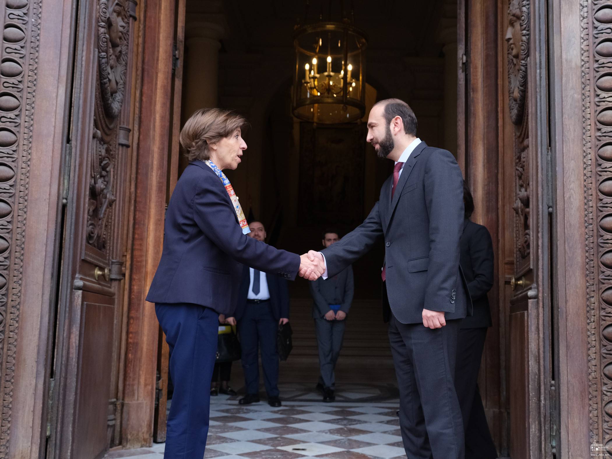 Арарат Мирзоян провел встречу с министром иностранных дел Франции Катрин Колонной