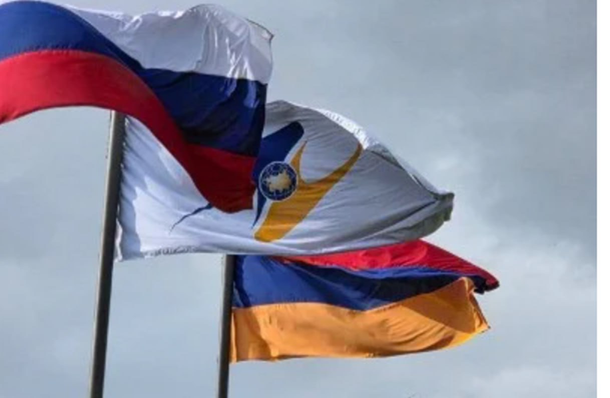 Ո՞վ և ինչո՞ւ է ԵԱՏՄ դրոշը բարձրացրել Երևանում․ «Փաստ»