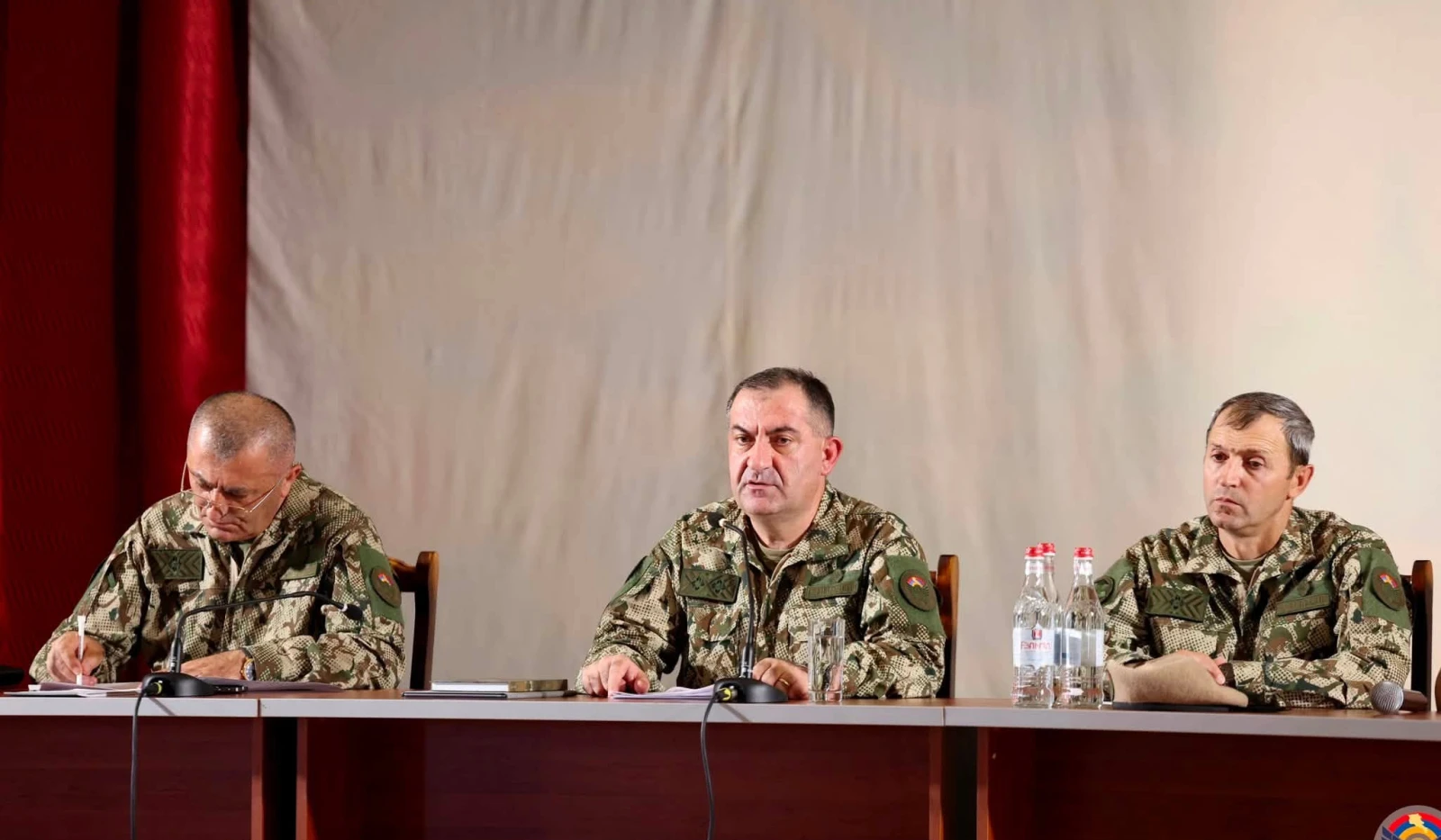 Էդվարդ Ասրյանը դիրքերի ավագների, սերժանտների հետ քննարկել է ԶՈՒ-ում կարգապահության բարձրացմանն առնչվող հարցեր
