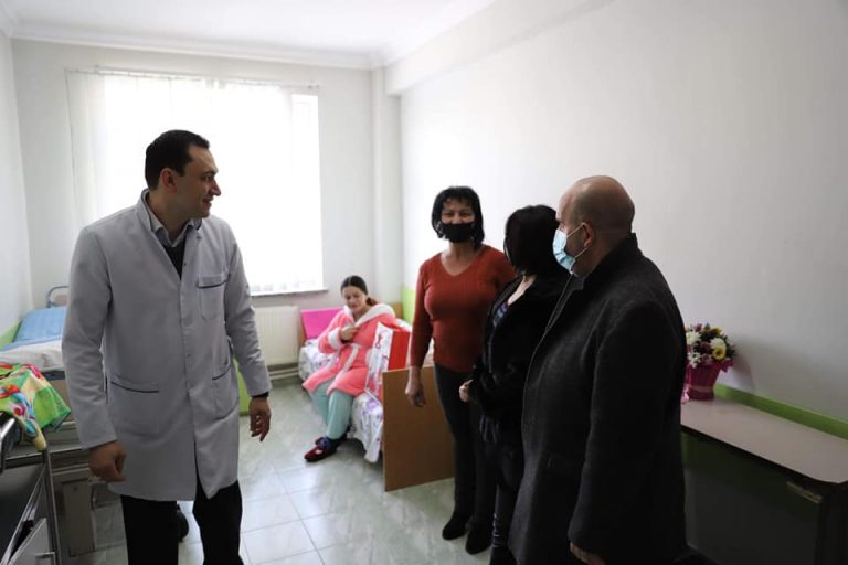 Ֆրանսիացի բժիշկների խումբը խորհրդատվություն է անցկացրել Գյումրու ԲԿ-ում և Գյումրու ծննդատանը