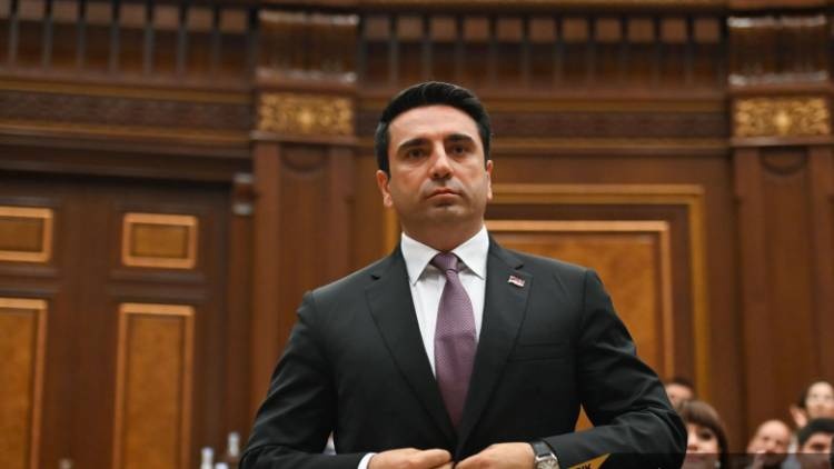 Ինչո՞ւ է Ալեն Սիմոնյանն առանձնանում թիմից. «Փաստ»
