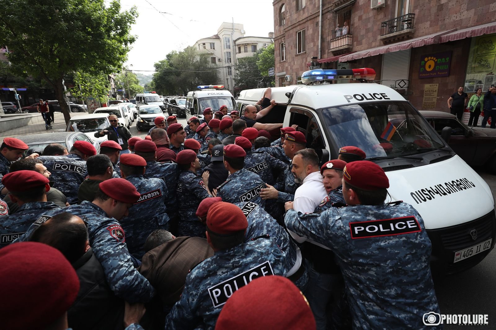 Բերման է ենթարկվել 352 ցուցարար․ ոստիկանություն