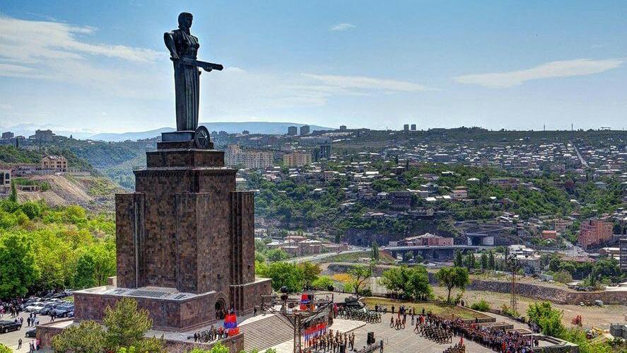 Մայիսի 9-ի առթիվ պաշտոնյաներն այցելում են Հաղթանակի զբոսայգի. ուղիղ