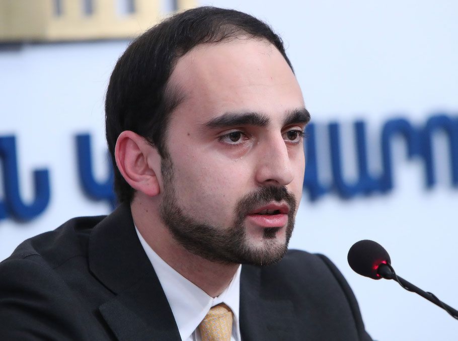 Ավագանու արտահերթ նիստը մեկնարկեց 33 անդամով. Տիգրան Ավինյանը մոռացել էր գրանցվել