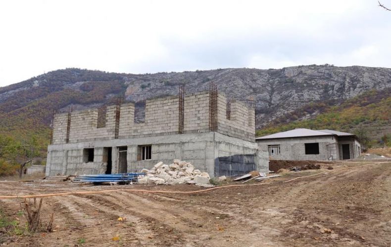 Ասկերանի շրջանի Կարմիր գյուղում տեղահանված ընտանիքների համար ավելի քան 60 առանձնատուն է կառուցվում