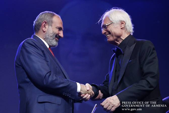 Никол Пашинян направил поздравительное послание по случаю 85-летия со дня рождения народного артиста Республики Армения Тиграна Мансуряна