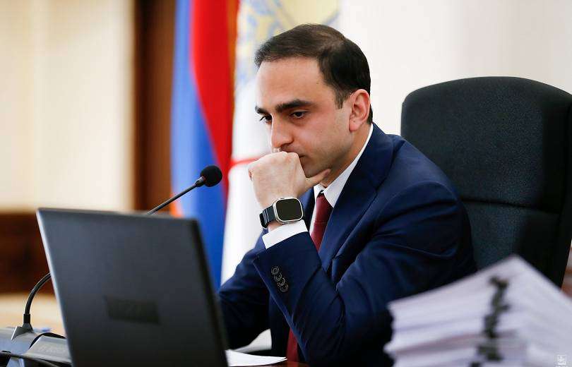 Ավինյանը ավտոբուսների վարորդներին սիրաշահում է բիոզուգարաններով․ «Հրապարակ»