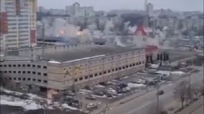 Խարկովի բնակելի շենքերի տարածքում տասնյակ պայթյուններ են որոտացել (տեսանյութ)