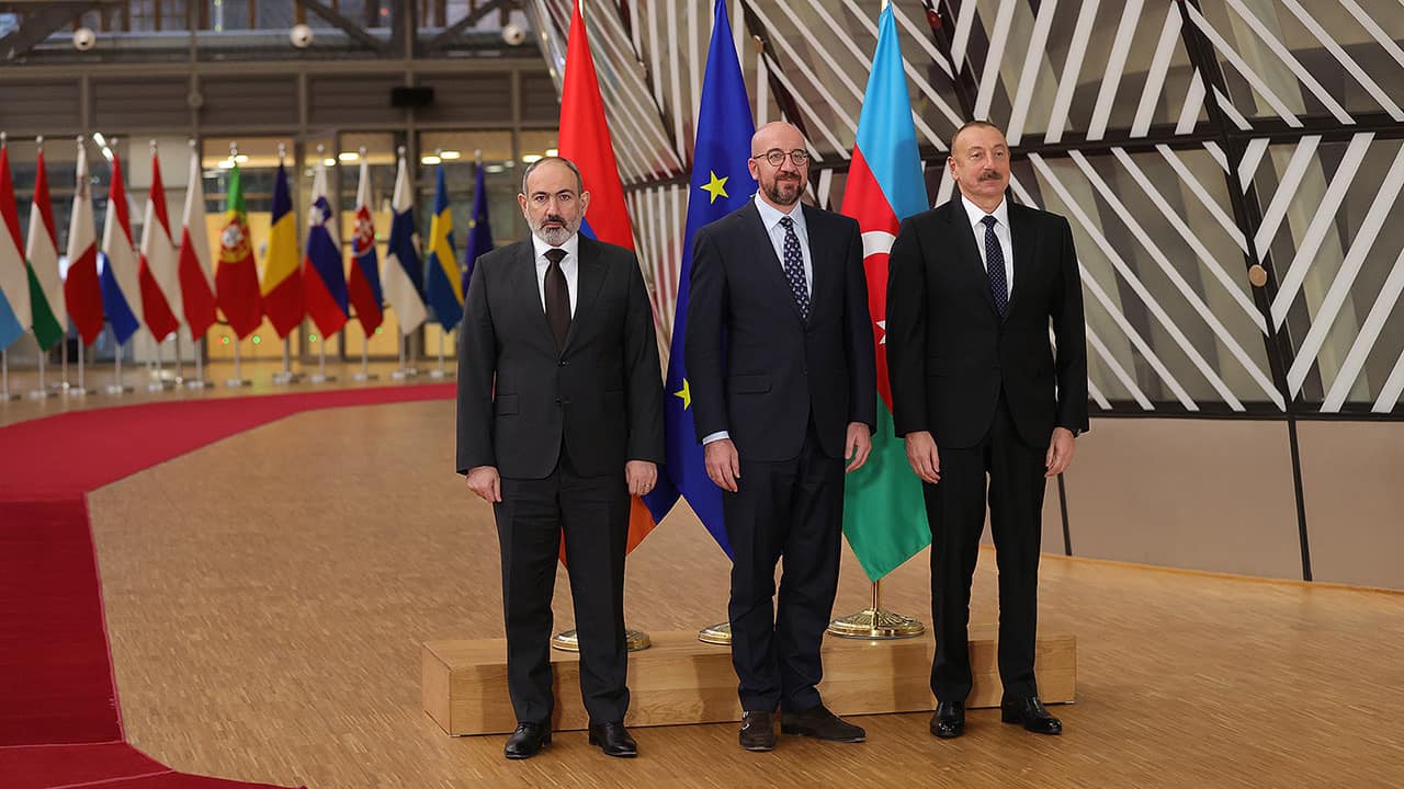 Пашинян, Алиев и Шарль Мишель договорились вчера в Брюсселе о начале работы комиссии по делимитации армяно-азербайджанской границы