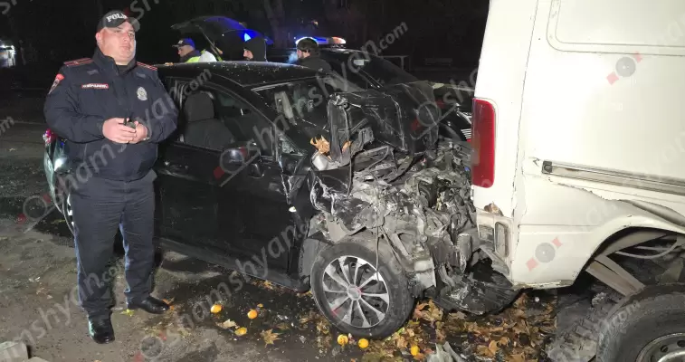 Երևանում ոչ սթափ վարորդը «Nissan»-ով բախվել է կայանված «Ford Transit»-ին, վերջինն էլ բախվել է «BYD»-ին, որն էլ՝ «BMW»-ին