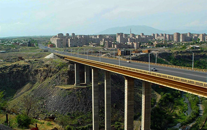 Դավթաշենի կամրջից քաղաքացին ցած է նետվել