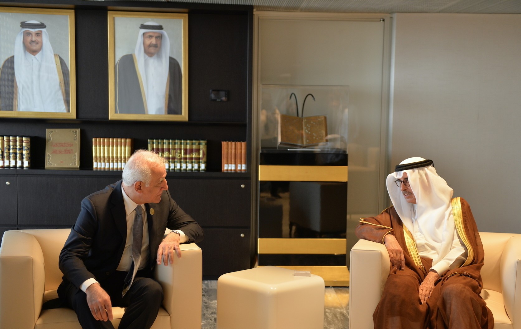 ՀՀ նախագահը և Կատարի պետնախարարը քննարկել են Կատարի ազգային գրադարանի և Մատենադարանի հնարավոր համագործակցության հարցեր