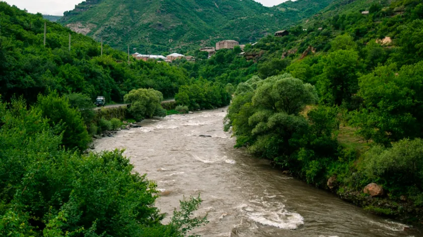 Սյունիքում, Վայոց ձորում, Լոռիում և Տավուշում կանխատեսում է առատ տեղումներ և Ողջի, Գորիսգետ, Մեղրիգետ, Արփա, Դեբեդ և Աղստև գետերի ջրի ելքերի մեծացում