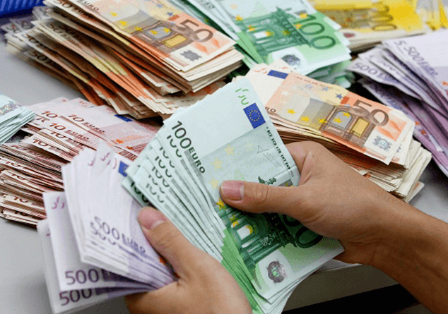 ՀՀ բանկերում եվրոյի գինն ընկել է՝ հասնելով 391 դրամի