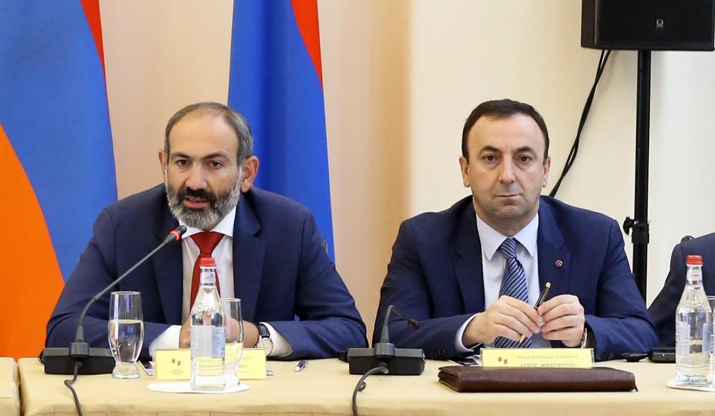 Հրայր Թովմասյան չզբաղվել պոլիտիկա․ Նիկոլ Փաշինյան