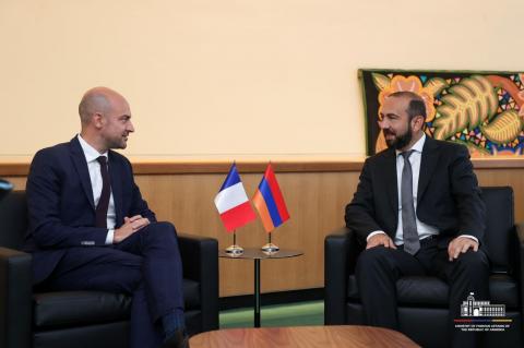 Մեկնարկել է Հայաստանի եւ Ֆրանսիայի ԱԳ նախարաների համատեղ մամուլի ասուլիսը