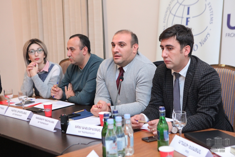 Պատգամավորները Արարատի բնակիչների հետ քննարկել են «Կուսակցությունների մասին» օրենքում առաջարկվող փոփոխությունները