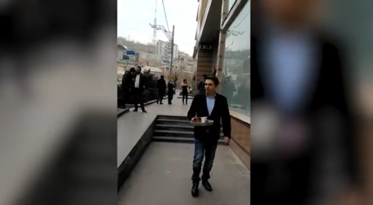 Ինչպես է Ալեն Սիմոնյանը սուրճ հյուրասիրում լրագրողներին (տեսանյութ)