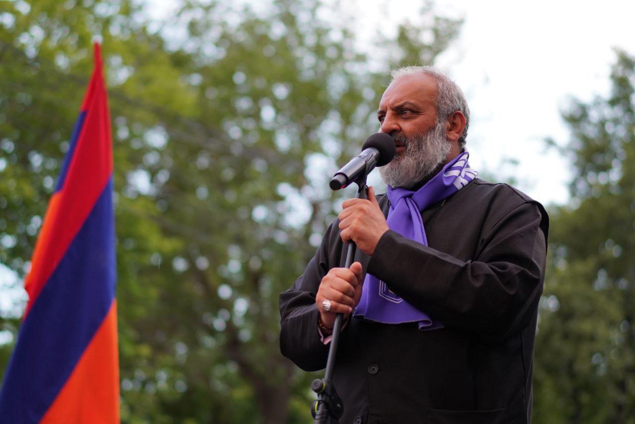 Այս 4 օրում մենք ապացուցեցինք, որ իրենք, այլ միջոց չունենալով, ստիպված զենք կիրառեցին ժողովրդի դեմ. Բագրատ Սրբազան