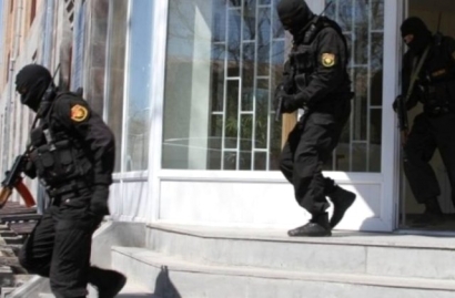 Լուսադեմին դիմակավորված և զինված ոստիկանները ձերբակալել են Քաջարանի համայնքապետի մերձավոր շրջապատից 4 անձի. 168.am 