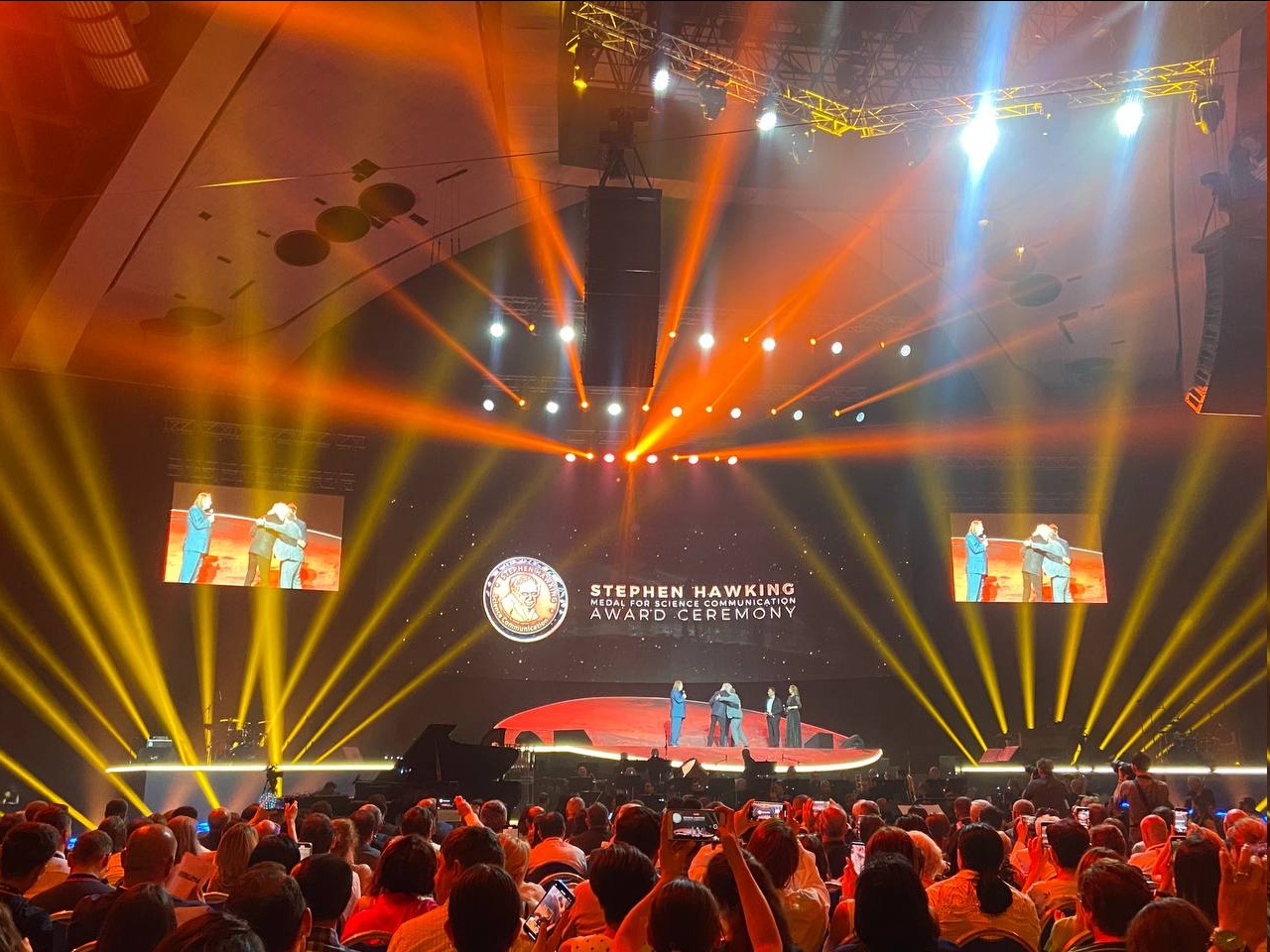 STARMUS-ը մեկնարկեց. Սթիվեն Հոքինգի մրցանակը շնորհվեց Բրայան Մեյին