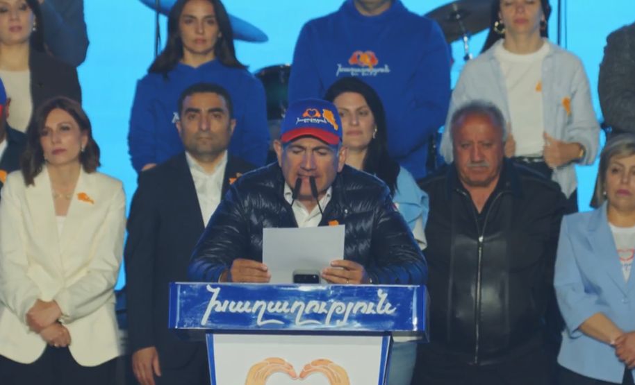 Նախազգուշացնում եմ «Արարատցեմենտ»-ի այն պաշտոնյաներին, ովքեր փորձում են ճնշում գործադրել աշխատակիցների վրա՝ նայեք լավ տղաների օրինակին և խղճացեք ձեզ. Փաշինյան