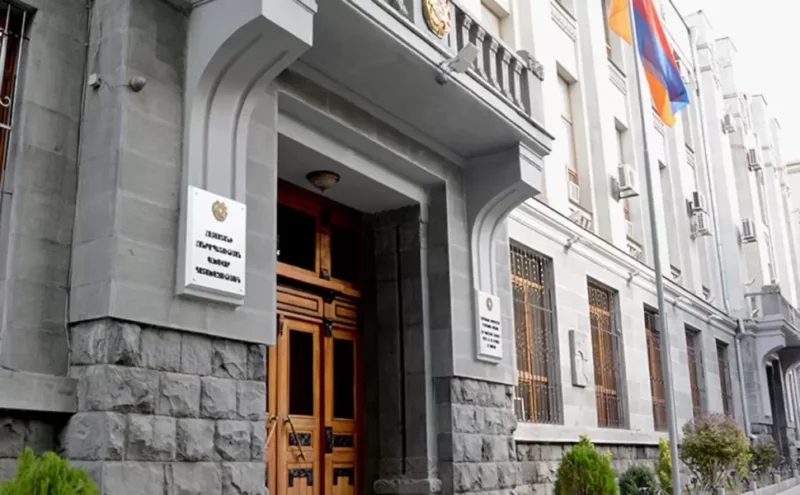 45-ամյա տղամարդը գլխավոր դատախազության շենքի մոտ ոչ ադեկվատ վարքագիծ է դրսևորել, խաթարել աշխատանքը