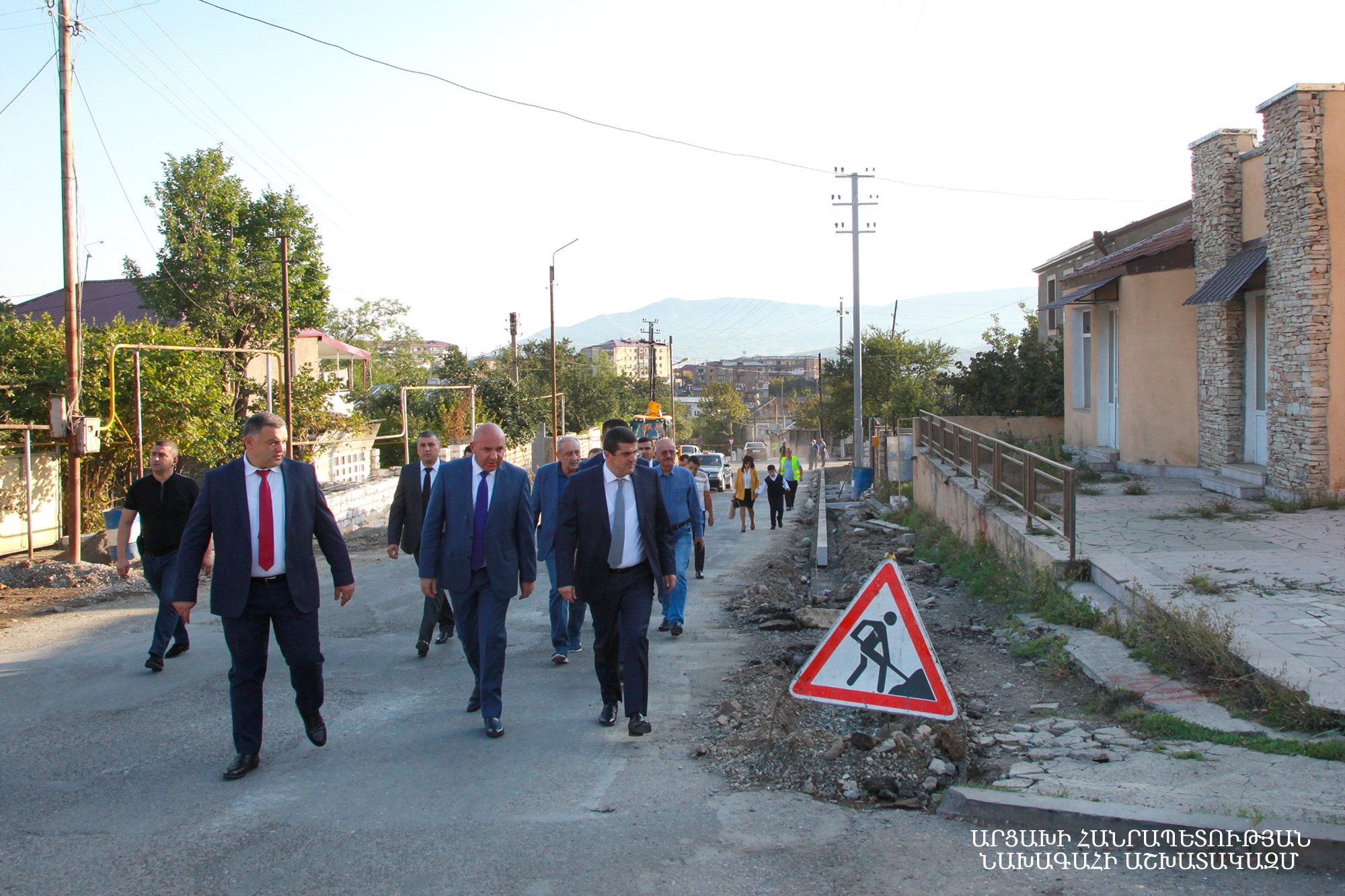 Հանձնարարականներ եմ տվել մինչև ընթացիկ շաբաթվա վերջ ամբողջությամբ ավարտել փողոցի մայթերի կառուցման աշխատանքները․ Արայիկ Հարությունյան