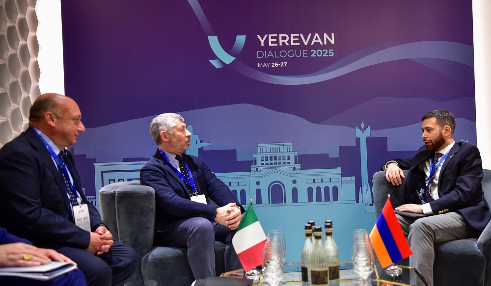 Վահան Կոստանյանը Իտալիայի Սենատի անդամի և ԱԳՆ հատուկ բանագնացի հետ մտքեր է փոխանակել խորհրդարանական համագործակցության հարցերի շուրջ