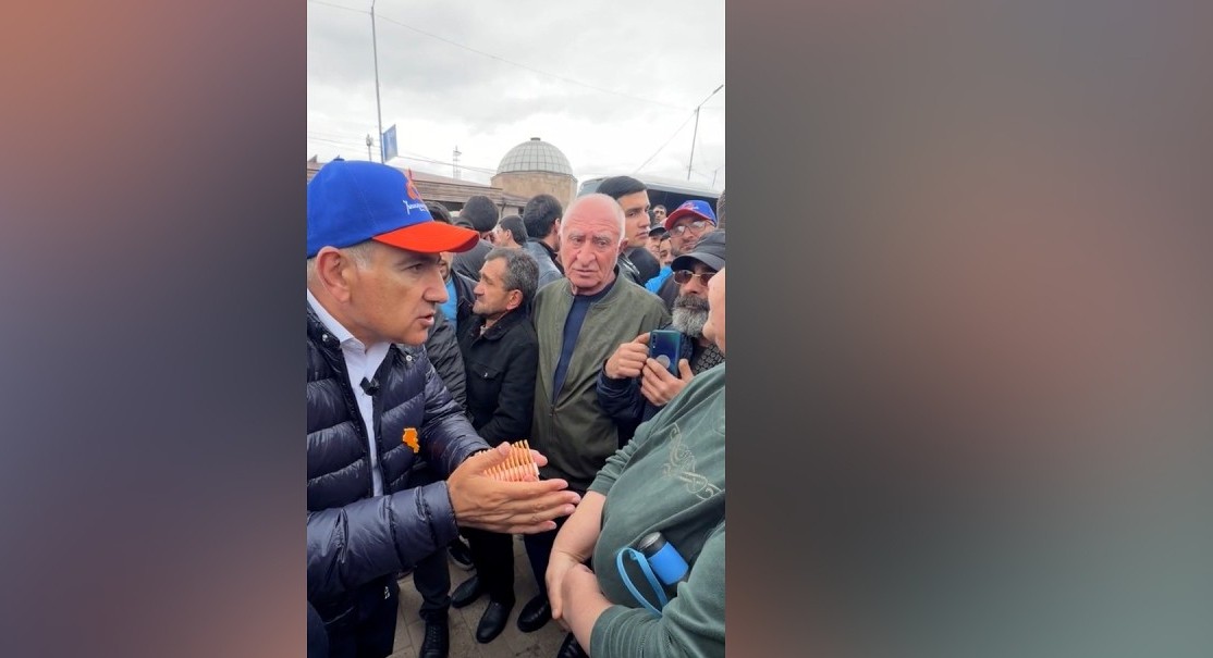 «Գոռալ, ճվալով չէ», «Ես գոռացի՞, կտորվում ենք»,. սպիտակցի կնոջ ու Փաշինյանի թեժ զրույցը