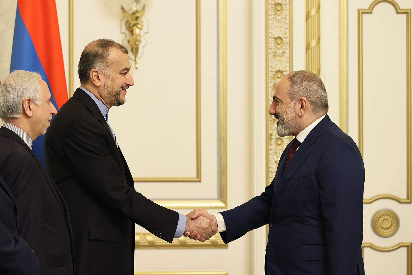 Премьер-министр Пашинян обсудил с министром иностранных дел Ирана повестку двусторонних отношений
