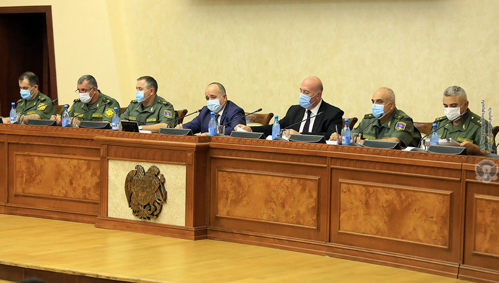 На заседании коллегии при министре обороны обсудили шаги по противодействию провокациям противника