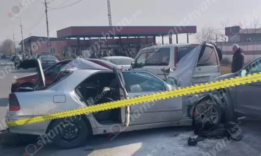 Խոշոր ավտովթար՝ Երևանում. իրար են բախվել 8 մեքենա․ բժիշկները պայքարում են վիրավորի կյանքի համար