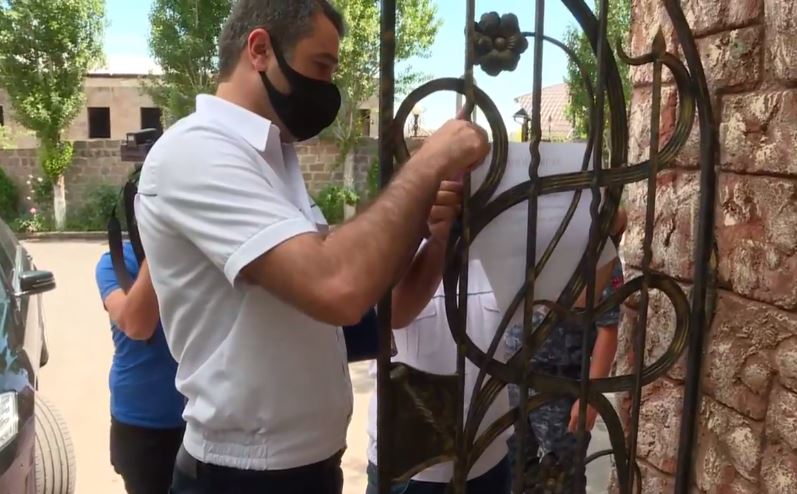 72 ժամով կասեցվել է ռեստորաններից մեկի գործունեությունը. այնտեղ բազմամարդ խնջույք է եղել (տեսանյութ)