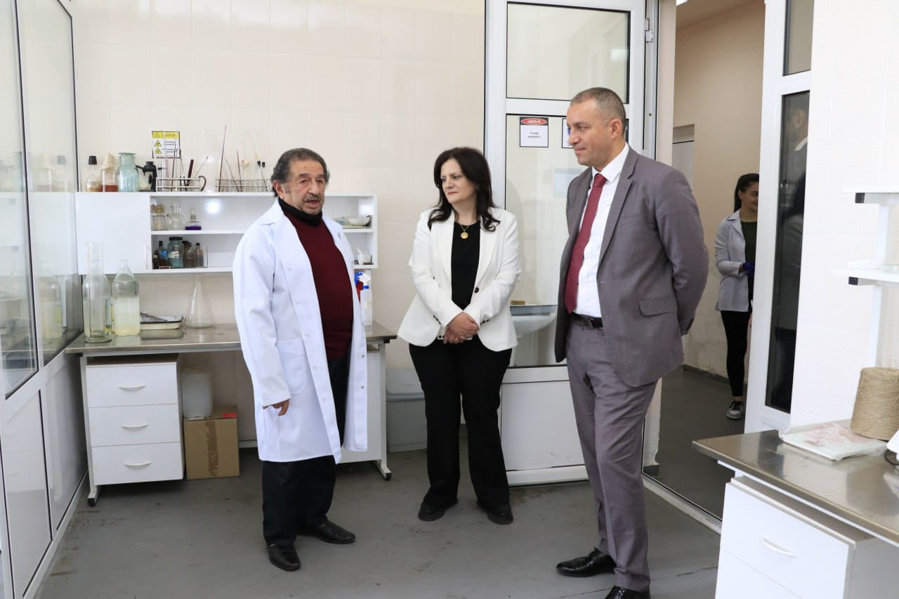 Քերոբյանը ճանաչողական այց է կատարել ՀՀ ԷՆ «Սննդամթերքի անվտանգության ոլորտի ռիսկերի գնահատման գիատական կենտրոն» ՓԲԸ