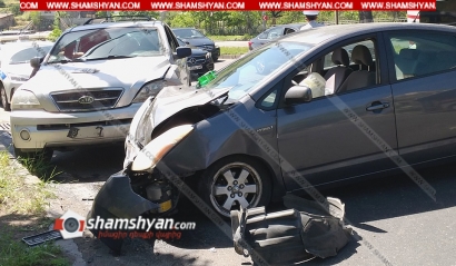 Երևանում Toyota-ն բախվել է կայանված Jeep-ին, այնուհետև անցել գազոնի վրայով, հայտնվել հանդիպակաց գոտում և բախվել Kia Sorento-ին. կա վիրավոր