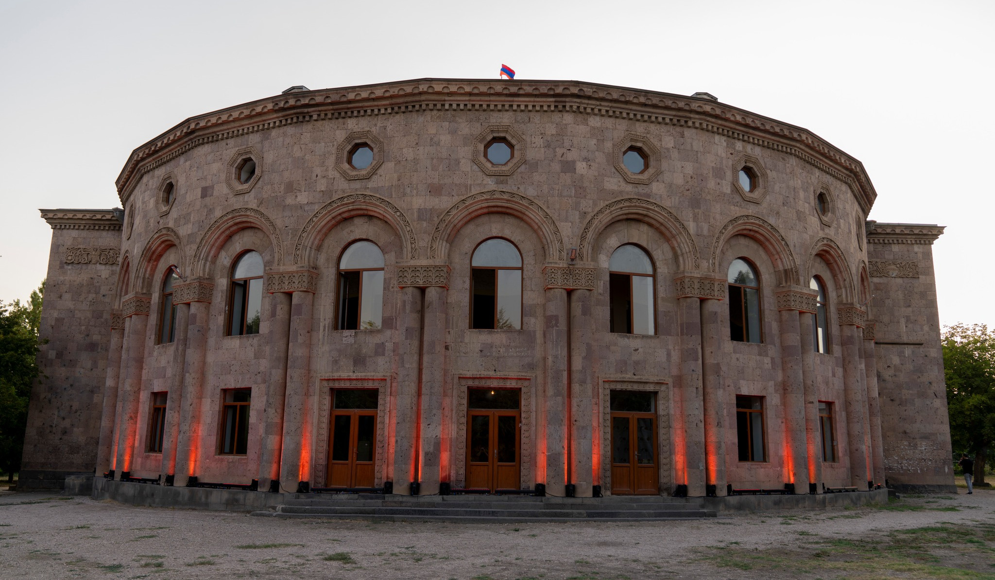 Վերին Արտաշատի մշակույթի տանը Հայաստանի ազգային ֆիլհարմոնիկ նվագախումբը մարզային  համերգ է անցկացրել․ Անդրեասյանը լուսանկարներ է հրապարակել