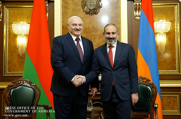 Александр Лукашенко и Никол Пашинян провели телефонный разговор