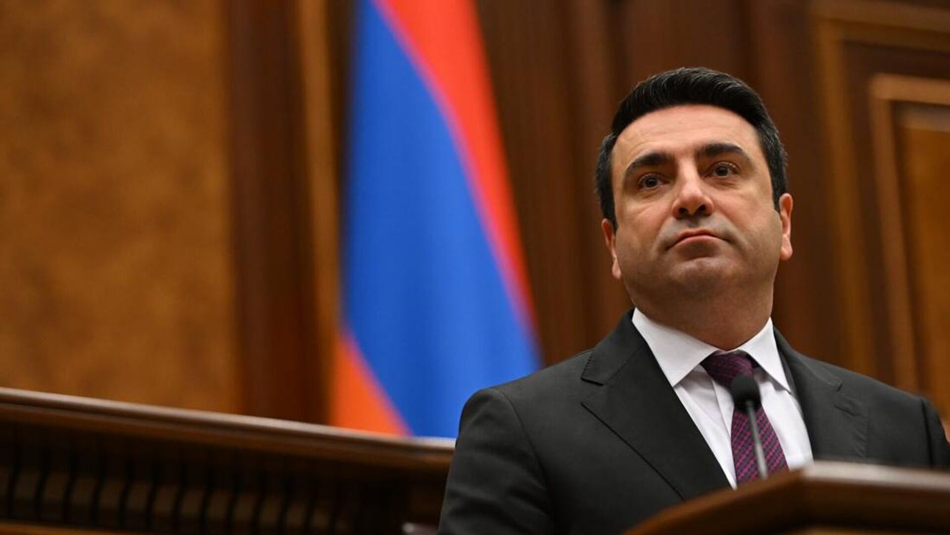 Այդ կենացները, լիրիկան, թե մենք ընկերներ ենք, եղբայրներ և այլն, մի կողմ կդրվեն, երբ խոսքը երկրի շահերի մասին է. Սիմոնյանը՝ ՌԴ-ՀՀ հարաբերությունների մասին