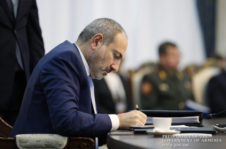 Փաշինյանն աշխատանքից ազատել է օգնականին