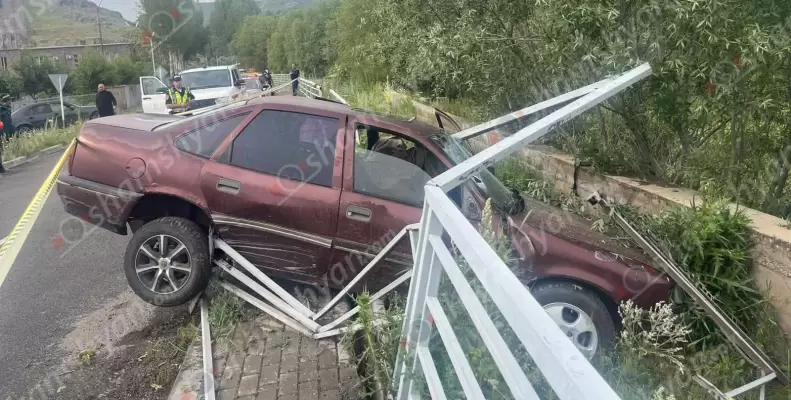 Ողբերգական ավտովթար Սյունիքի մարզում․ Շաղատ գյուղում «Opel»-ը մխրճվել է կամրջի երկաթե արգելապատնեշների մեջ․ վարորդը տեղում մահացել է