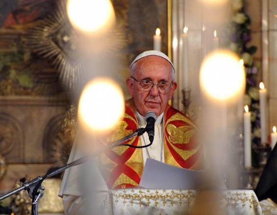 Папа Римский Франциск призвал к прекращению боевых действий в Нагорном Карабахе