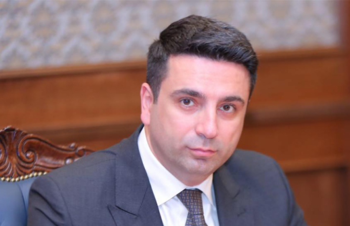Առաջարկում եմ Սերժ Սարգսյանին և Մինասյան Միշիկին «խոդի գցել» իրենց մեդիա կրկեսի վարձու բոլոր կապիկներին. Սիմոնյան