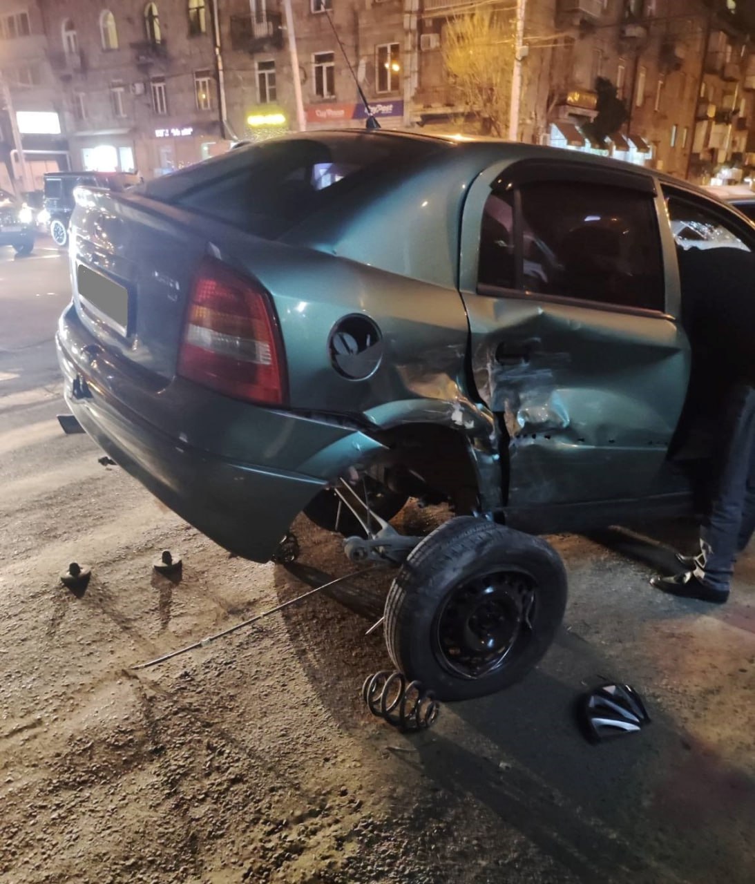 Մալաթիայի փողոցում բախվել են «Mitsubishi Pajero»-ն և  «Opel Astra»-ն․  վարորդներից մեկը հոսպիտալացվել է