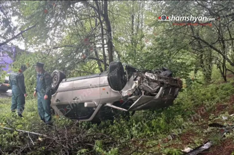 Լոռիում «Mercedes»-ը գլխիվայր շրջվել ու բախվել է ծառերին. 3 հոգի տեղափոխվել է հիվանդանոց
