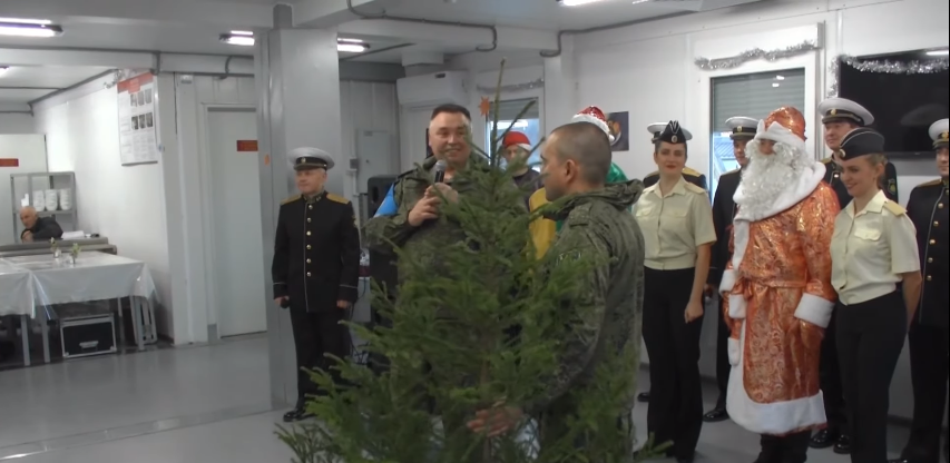 Հյուսիսային նավատորմի համույթը շնորհավորել է ԼՂ-ում ծառայող ռուս խաղաղապահների Ամանորը