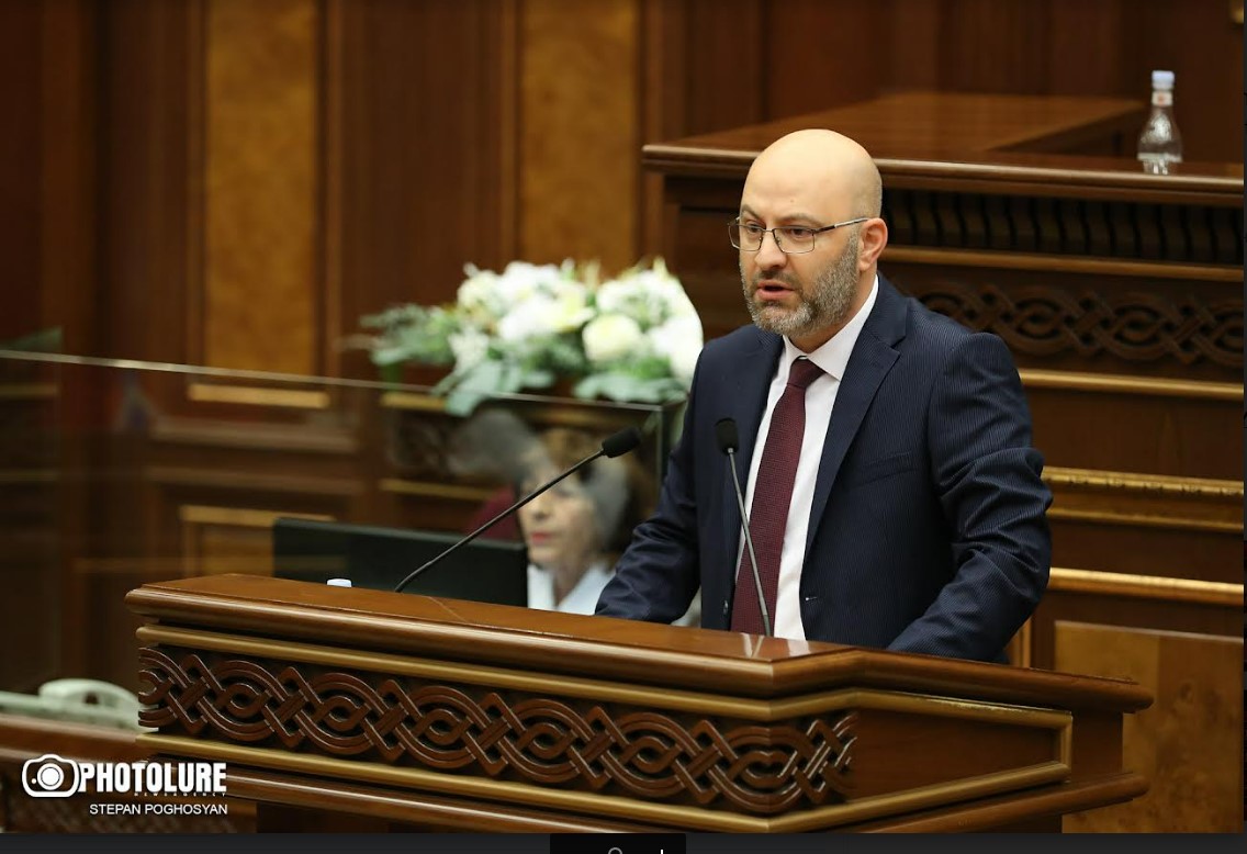 Մարդիկ սովոր չեն, որ երկրի ղեկավարն իրեն պահում է հասարակ քաղաքացու պես․ ՔՊ-ական պատգամավոր․ «Հրապարակ»